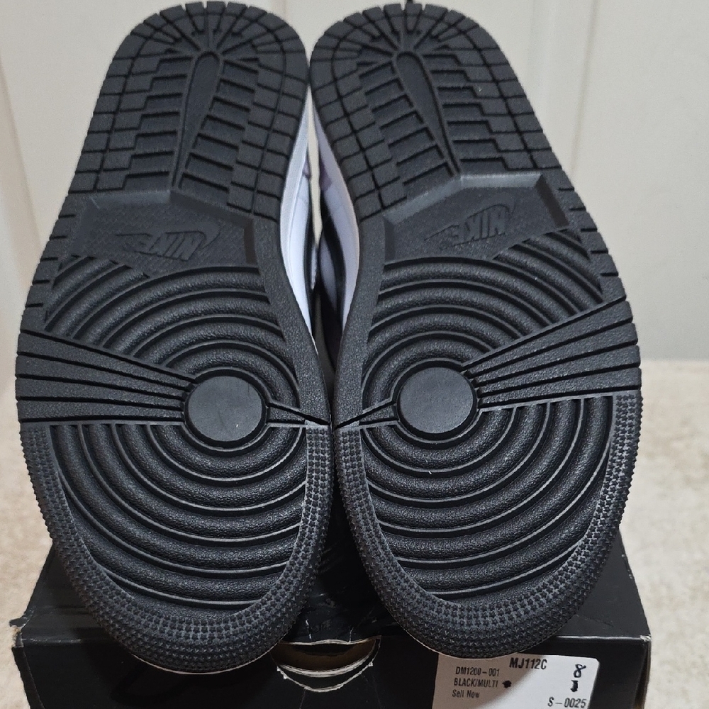 Jordan Women's Sneakers Black and White - Picture 5 of 5